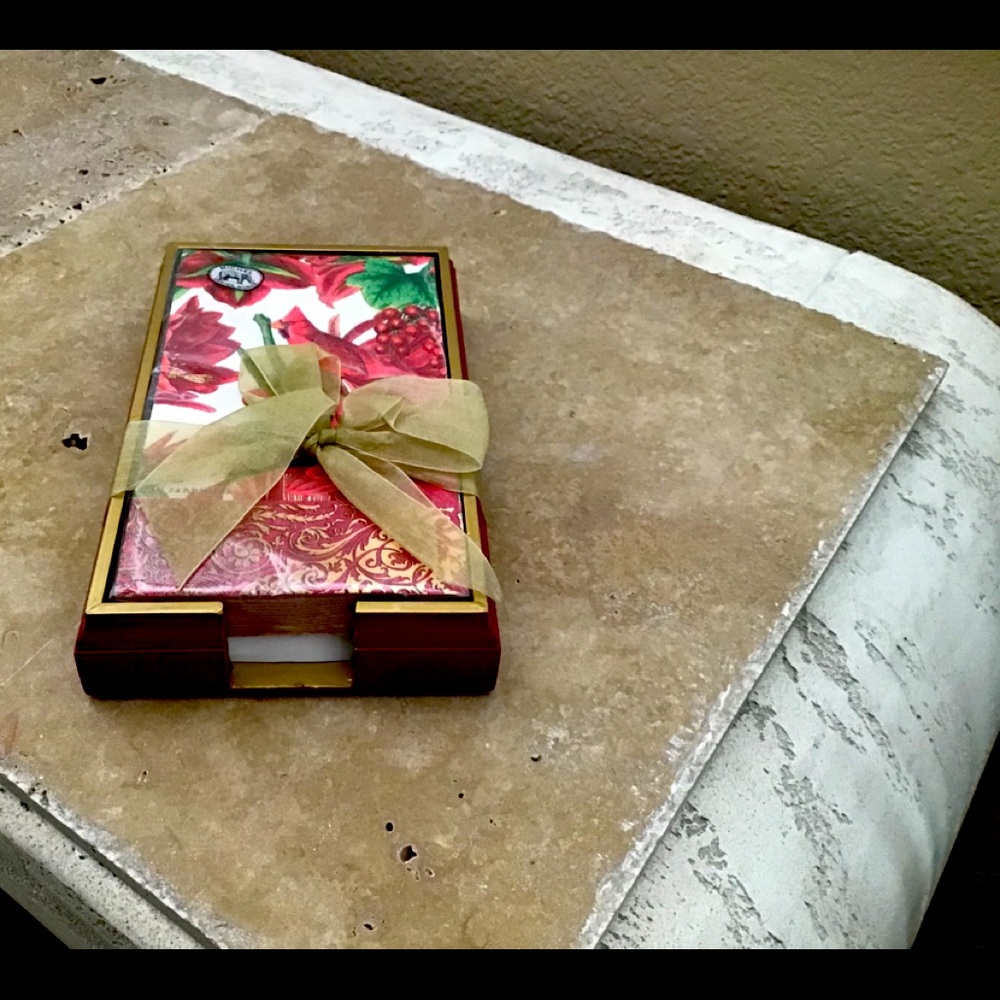 Holiday finger tip towels